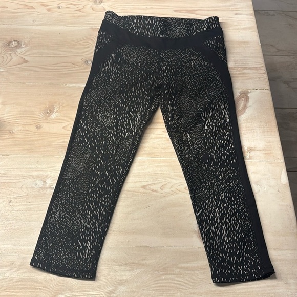 Women's Black Patterned Leggings - Picture 5 of 6